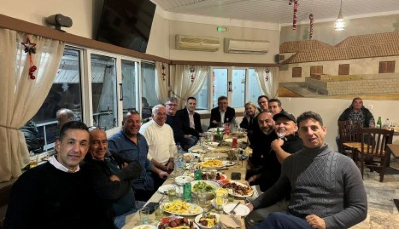 Υπόγεια μηνύματα από τον Δήμαρχο Κορινθίων – Τι υποδηλώνει η ανάρτηση Σταυρέλη με αντιδημάρχους